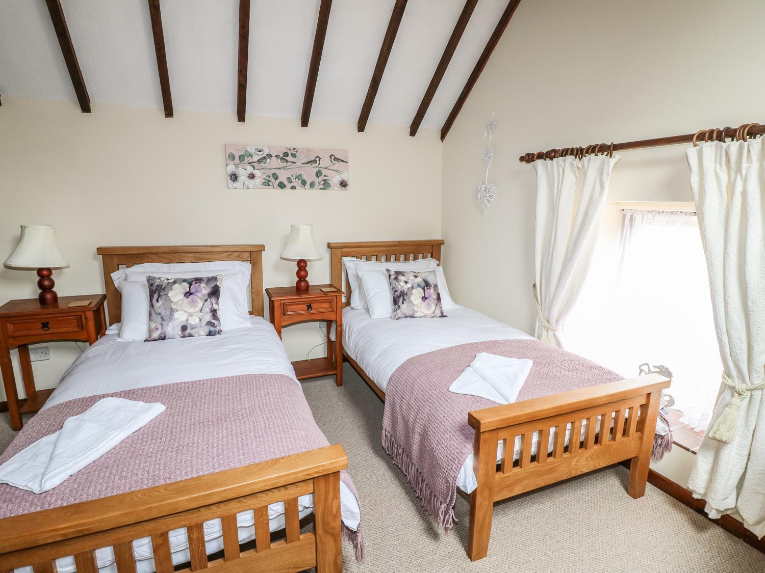 The Cottage Calton Экстерьер фото